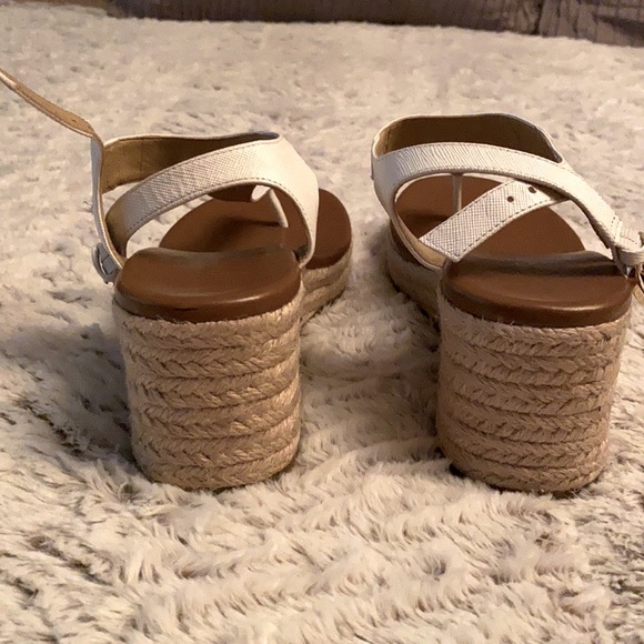 REDUCED: EUC, LOVELY white MICHAEL Kors espadrilles LIKE NEW!! SUPER comfy!! - Picture 4 of 5